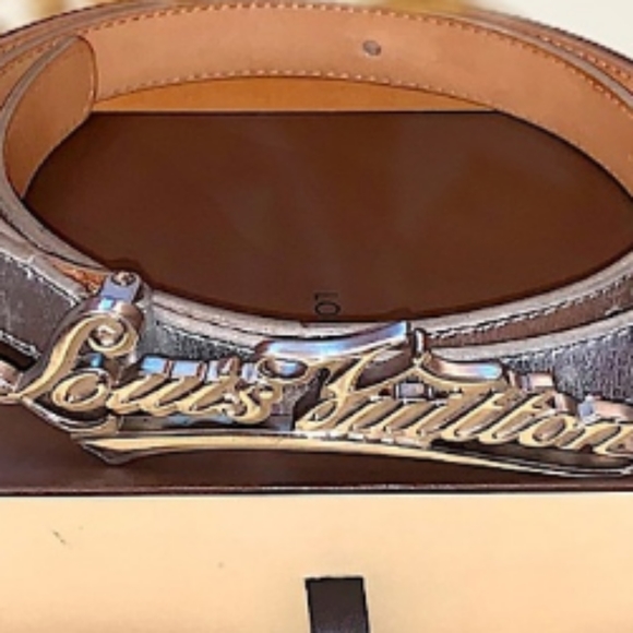 🥈 Louis Vuitton Limited Edition Silver Sparkles Signature Logo Belt Pre-owned - Picture 2 of 5